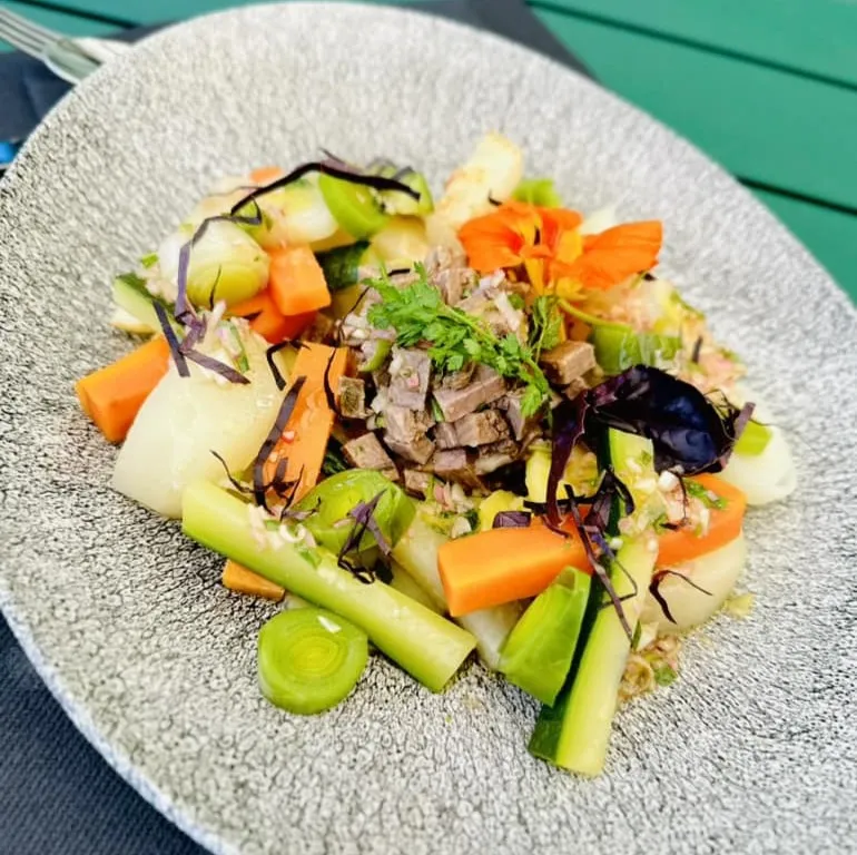 Curry d’agneau aux petits légumes glacés et riz pilaf (SG)