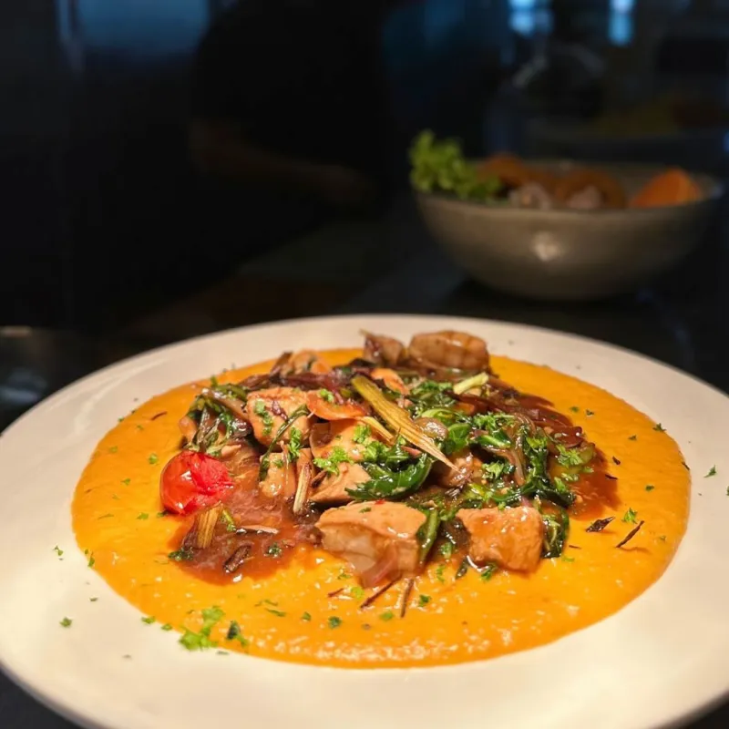 Thon sautés à la sauce Teriyaki, servis avec une purée de patate douce