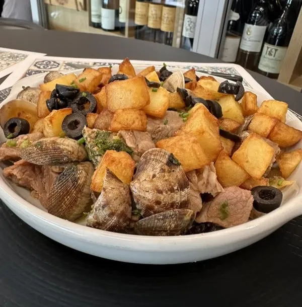 Carne de porco à la alentejana