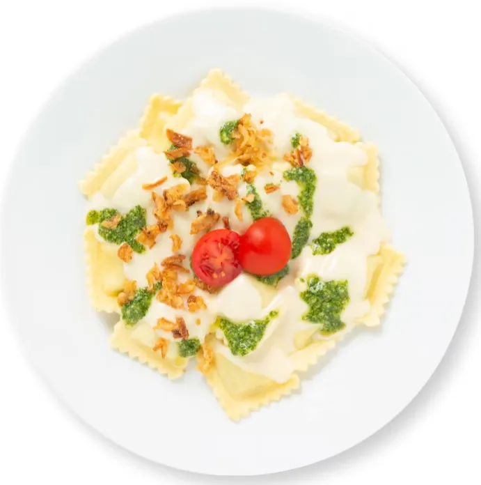 Raviolis à l'ail des ours avec pesto et oignons frits